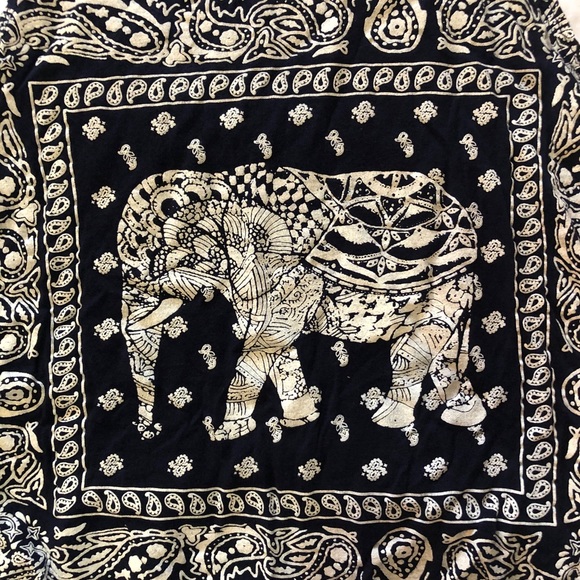 ✨5 for $20!!!!✨ Elephant Crop Tank Top - Picture 2 of 2